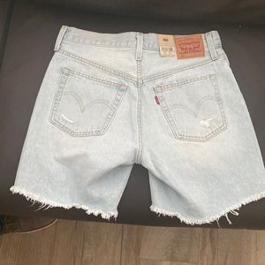 Levi’s 501 shorts, high rise, easy through hip, mid thigh, 100% cotton, size 28